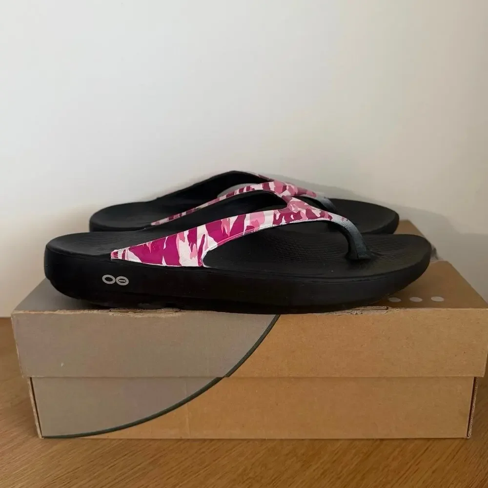 OOFOS OOlala ‘Pink Camo’ Women Recovery Sandals- SZ 11